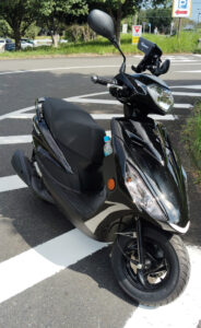右斜め前からの アクシスZ の写真