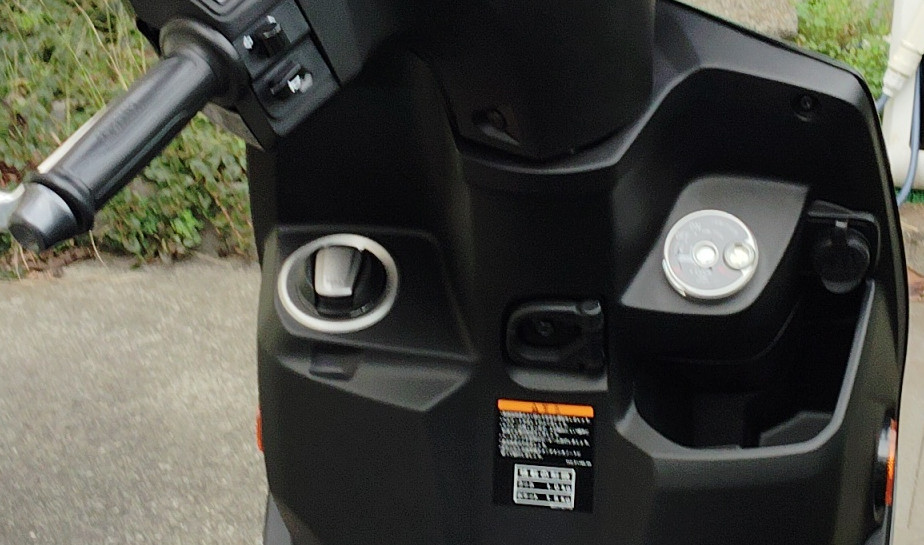 アクシスZ の USB コネクタの写真