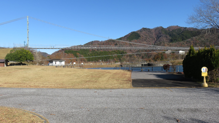 宮ケ瀬湖畔園地の吊り橋の写真(1)